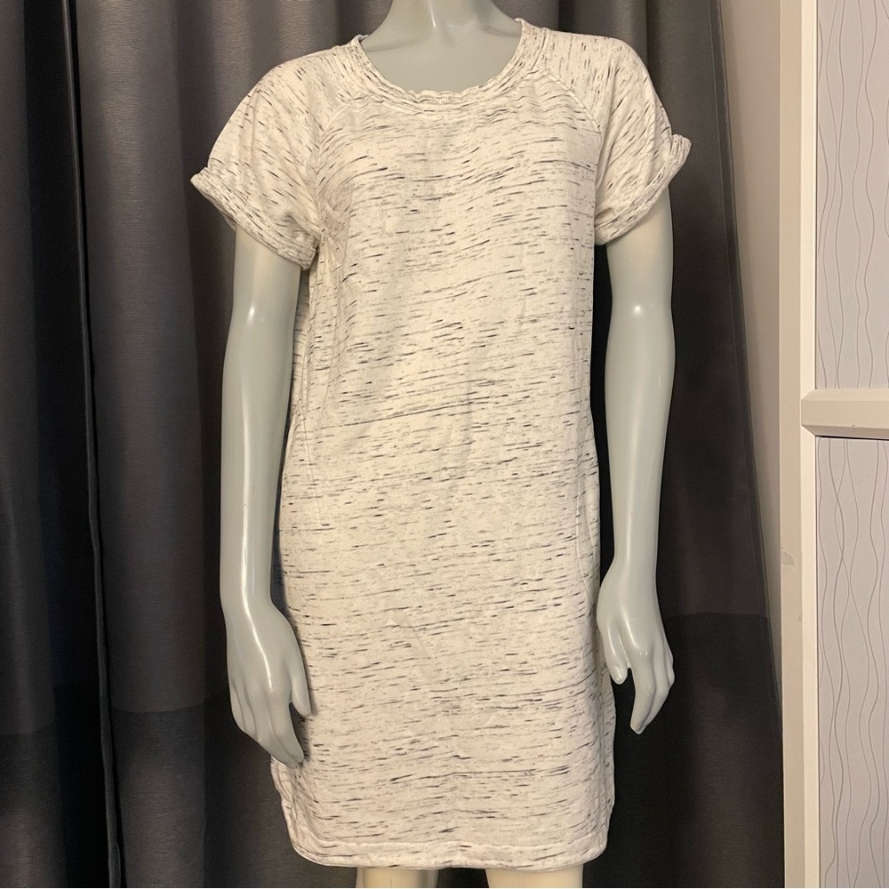 Lucy & Laurel fun casual dress in EUC.  Only worn twice. Size M